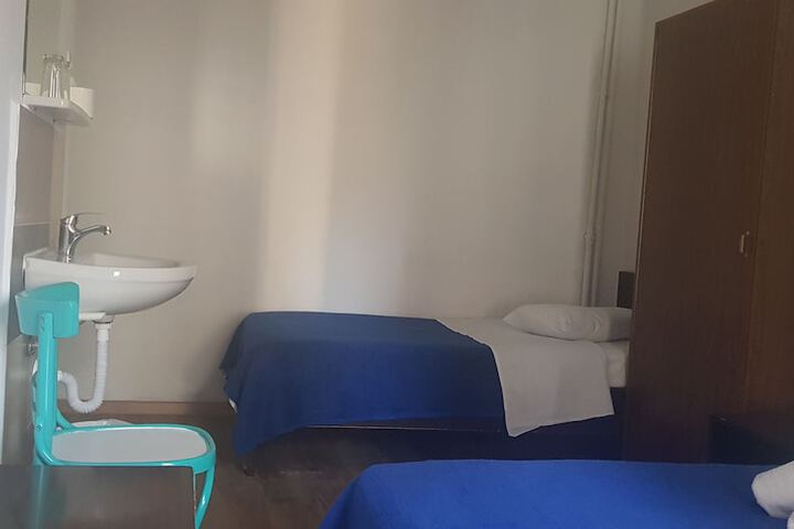 Room 76 of 103
