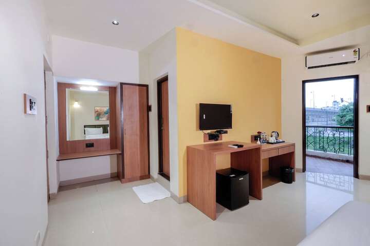 Room 7 of 12