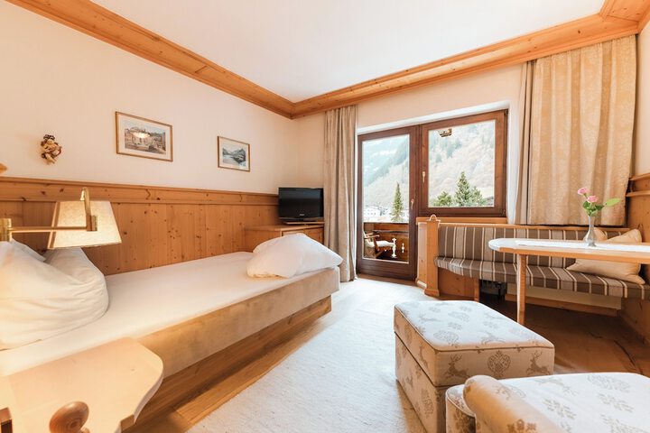 Room 15 of 119