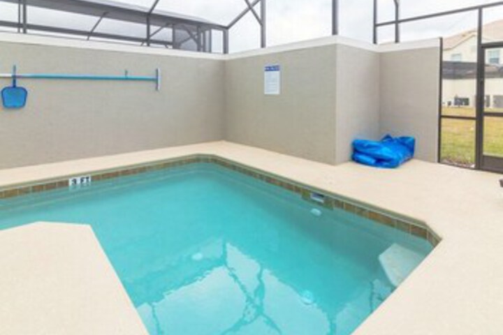 Pool 15 of 25