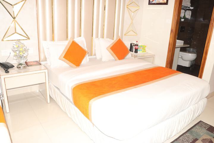 Room 9 of 38