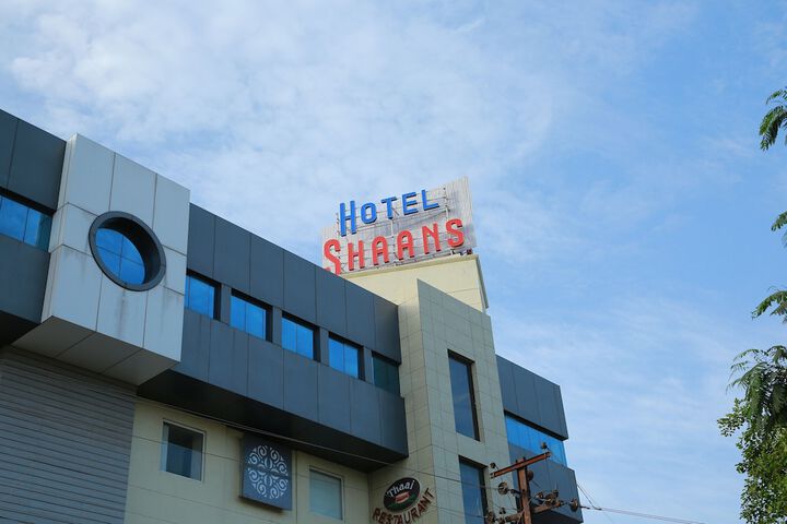 Exterior of Hotel Shaans