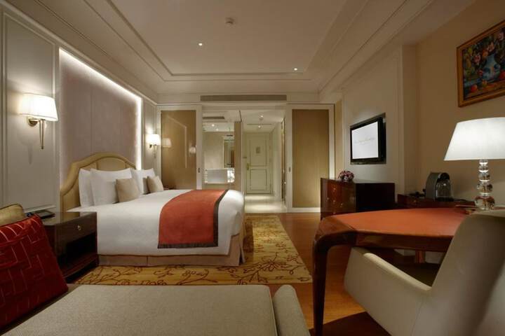 Room 17 of 63