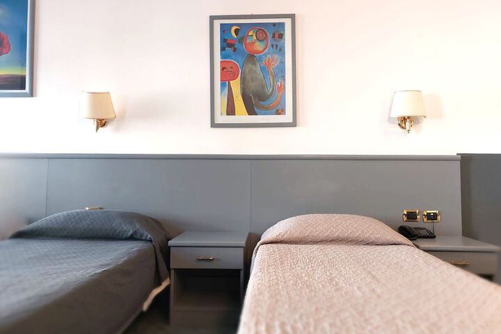 Room 7 of 62