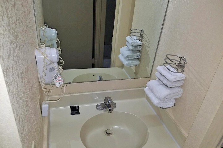 Basic Double Room (4 of 5)