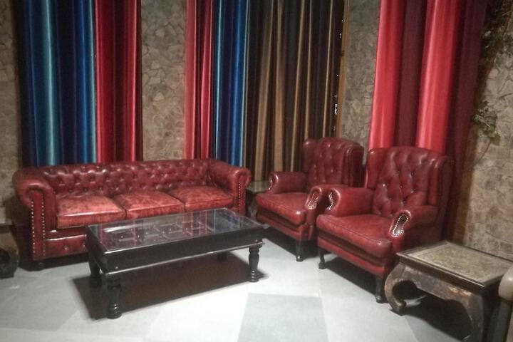 Room 5 of 61