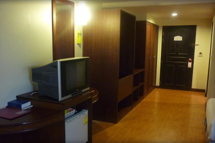 Room 8 of 15