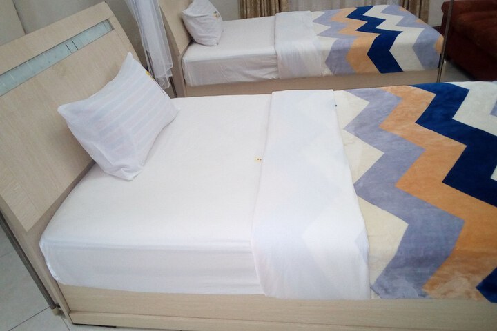 Room 9 of 34