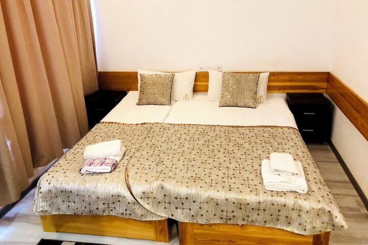 Room 6 of 16
