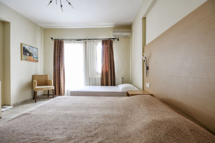 Room 9 of 82
