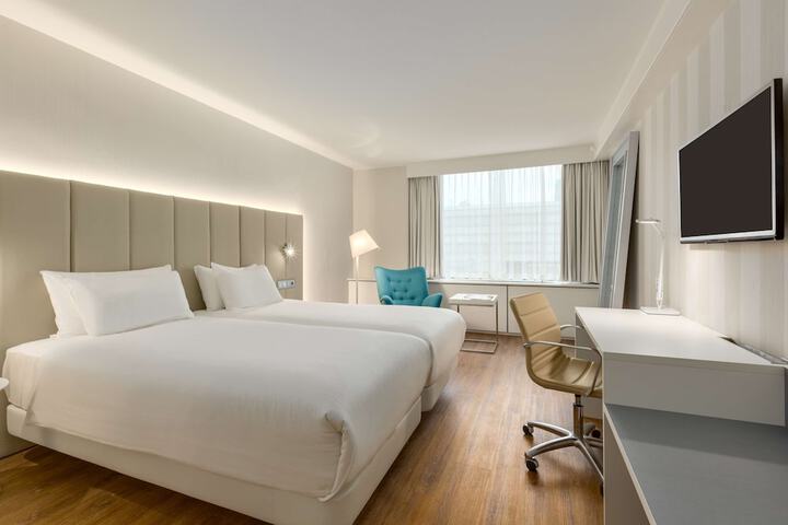 Room 11 of 40