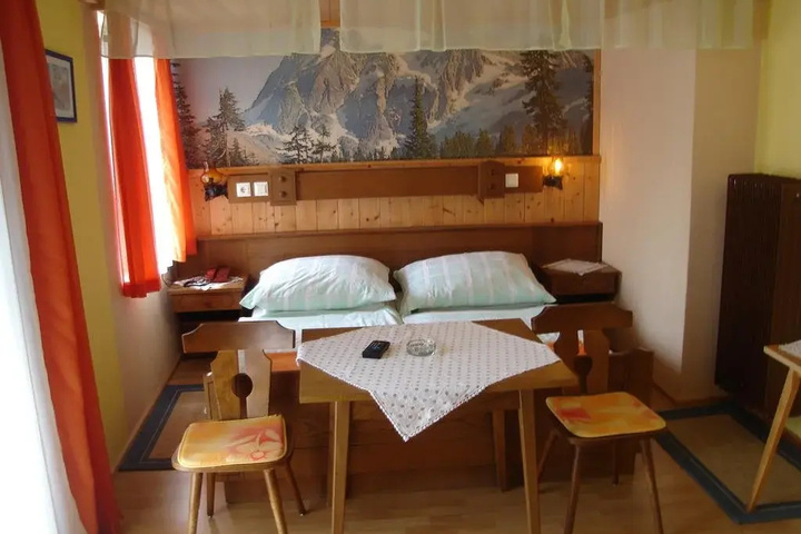 Room 3 of 11