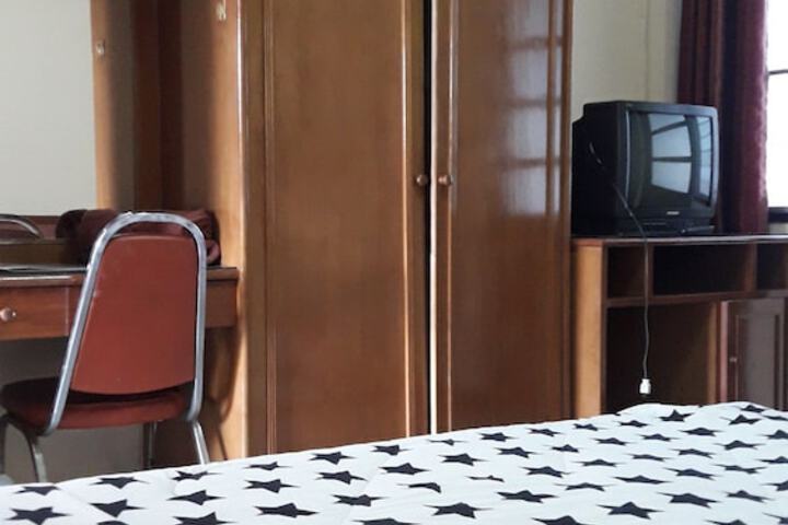 Room 17 of 33