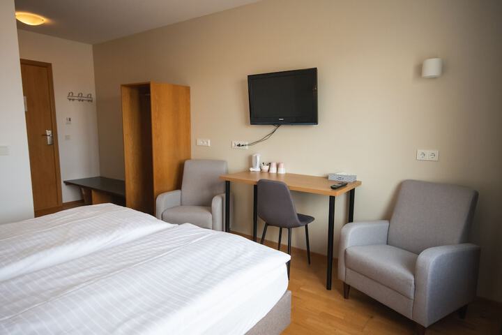 Room 3 of 35
