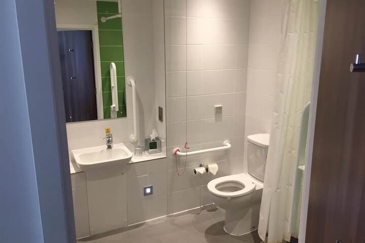 Room 10 of 122