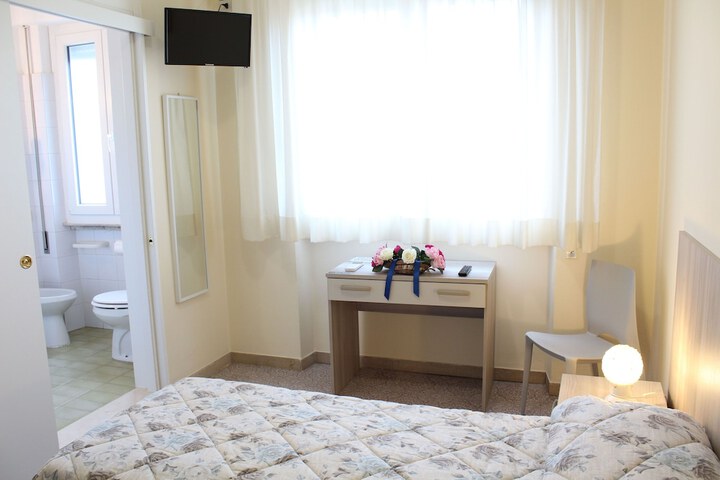 Room 38 of 136