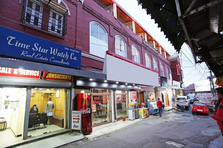 OYO 10653 HOTEL CLARK