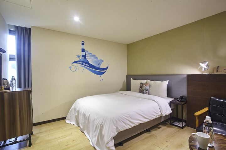 Room 15 of 32