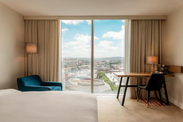Room 40 of 151