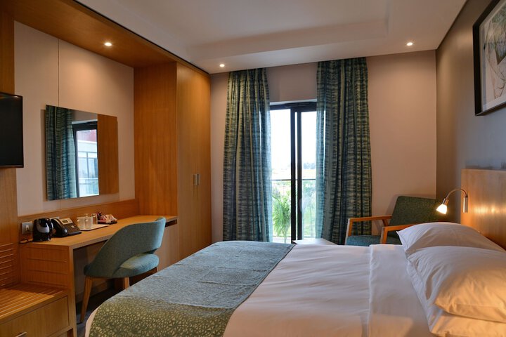 Room 5 of 28