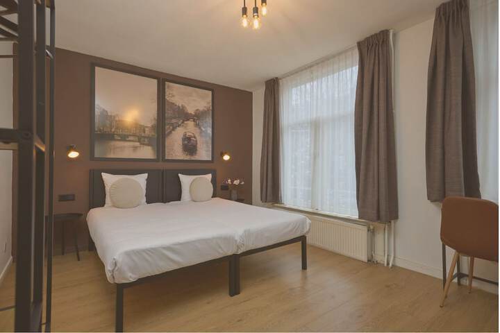 Room 43 of 110