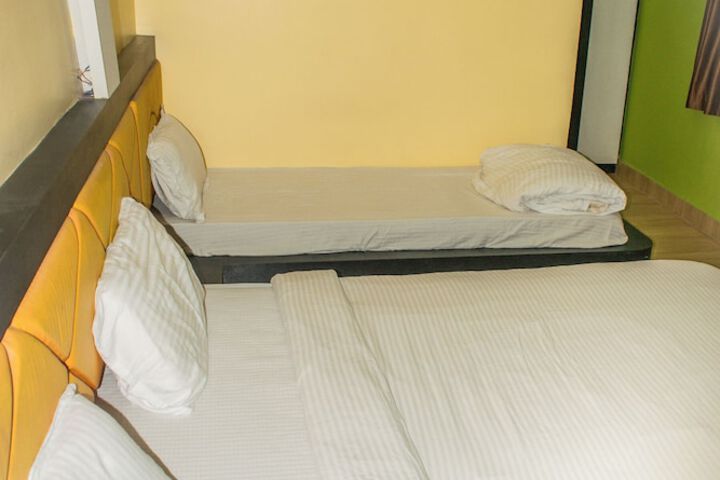 Room 2 of 40