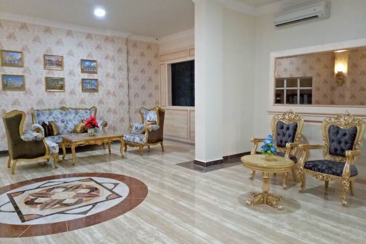 Entrance & Lobby