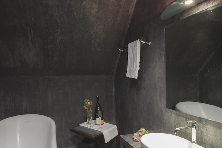 Room 35 of 48