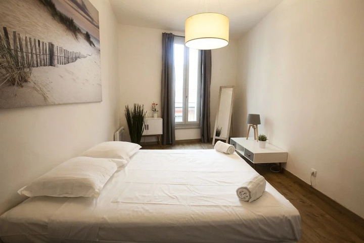 Room 10 of 14