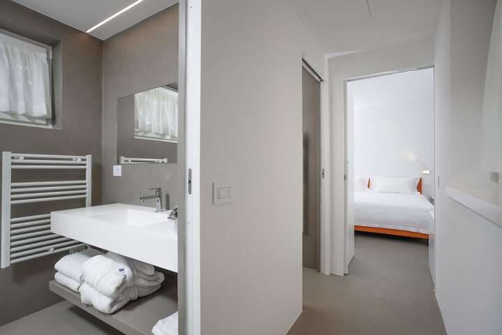 Room 127 of 244