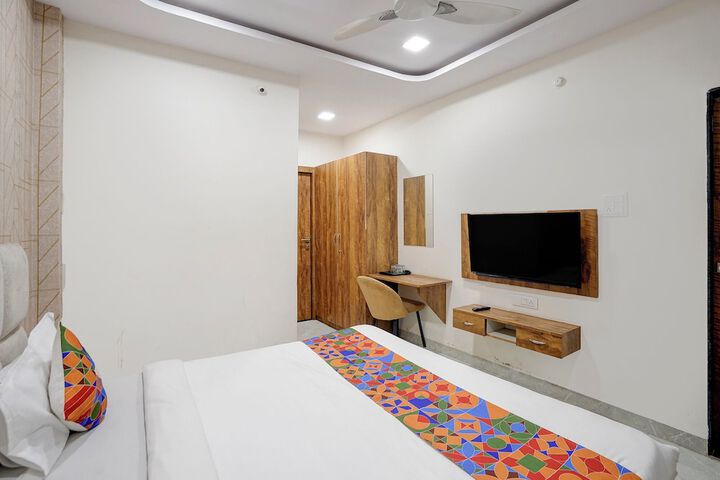 Room 13 of 22