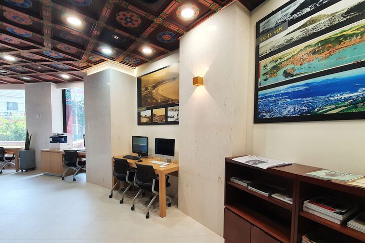 Business Center 32 of 36