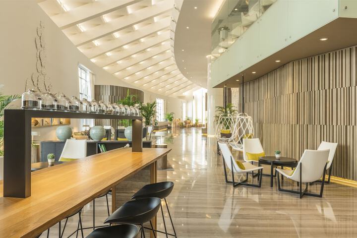 Entrance & Lobby