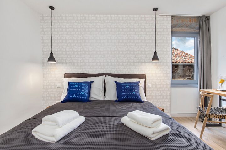 Room 2 of 30