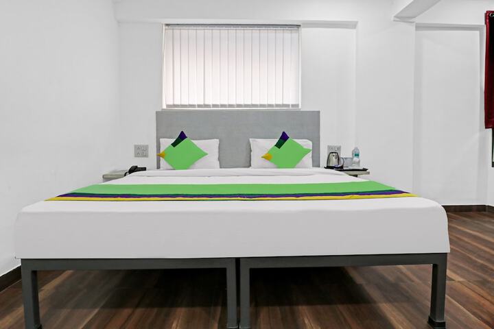 Room 11 of 30