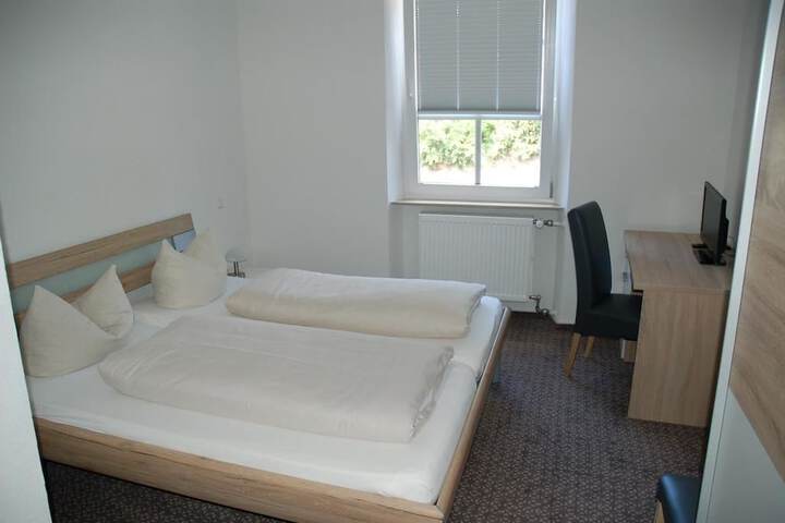 Room 2 of 32