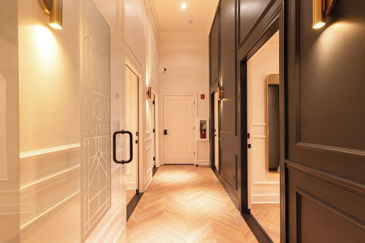 Ballroom/Hall 14 of 22
