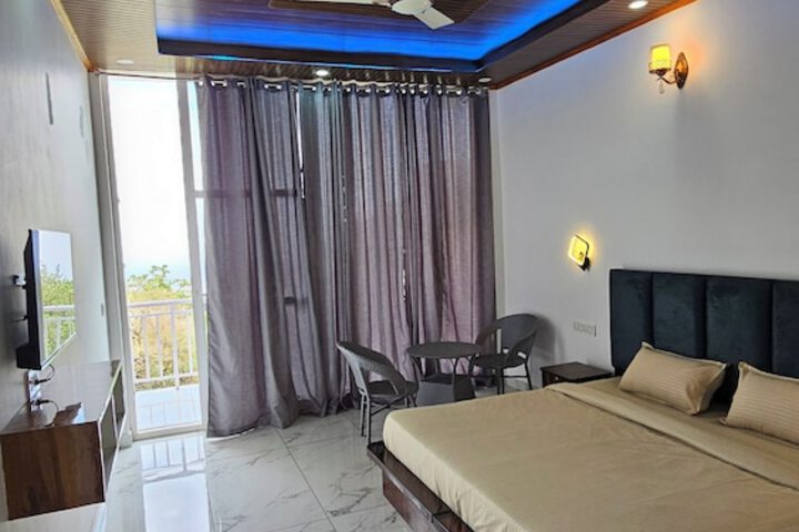 Room 2 of 40