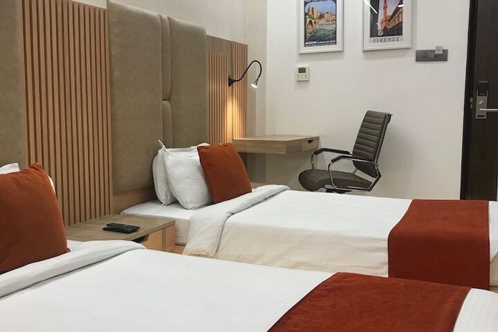 Room 5 of 26