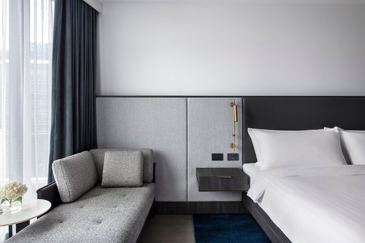 Room 3 of 90