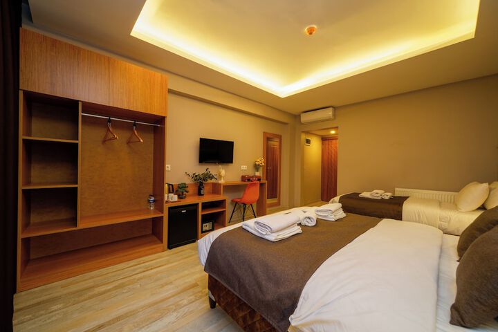 Room 12 of 35