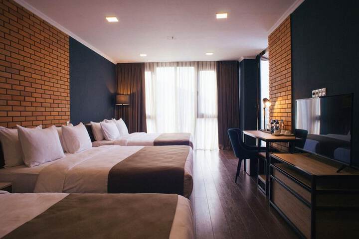 Room 26 of 240