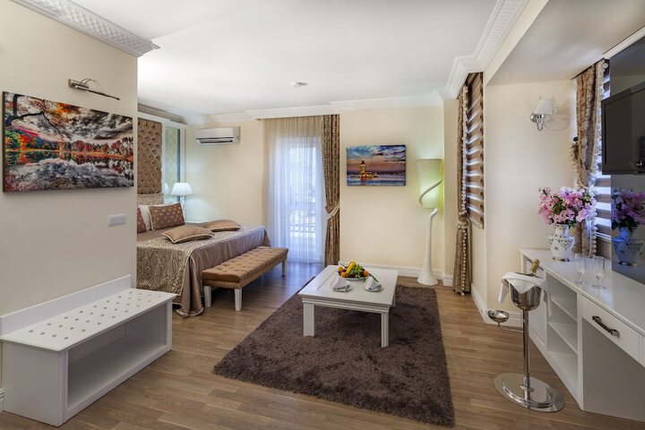 Room 13 of 121