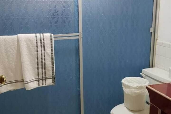 Room 5 of 9