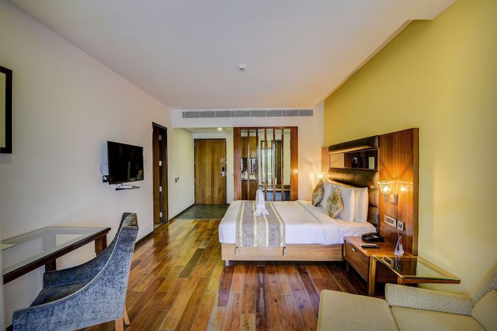 Room 28 of 76