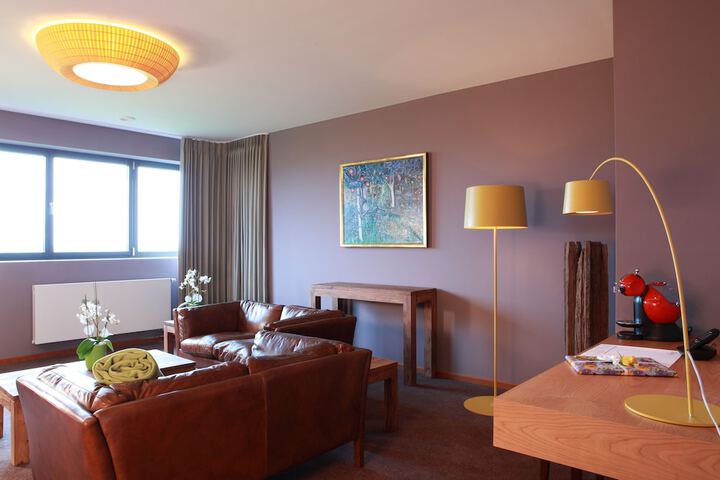 Room 6 of 50