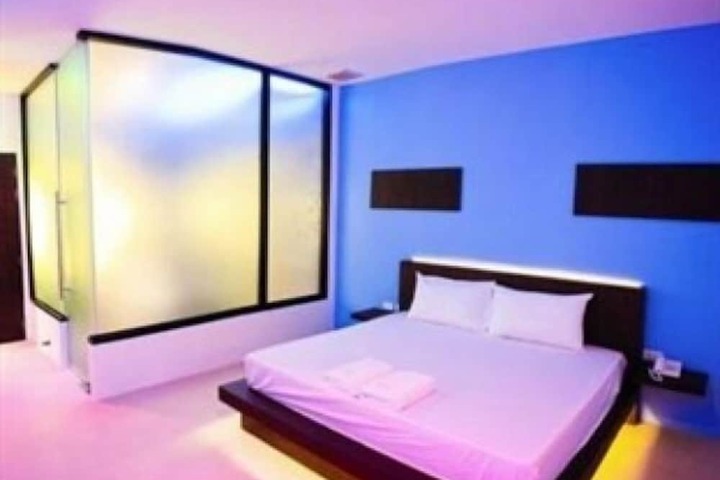 Room 5 of 18