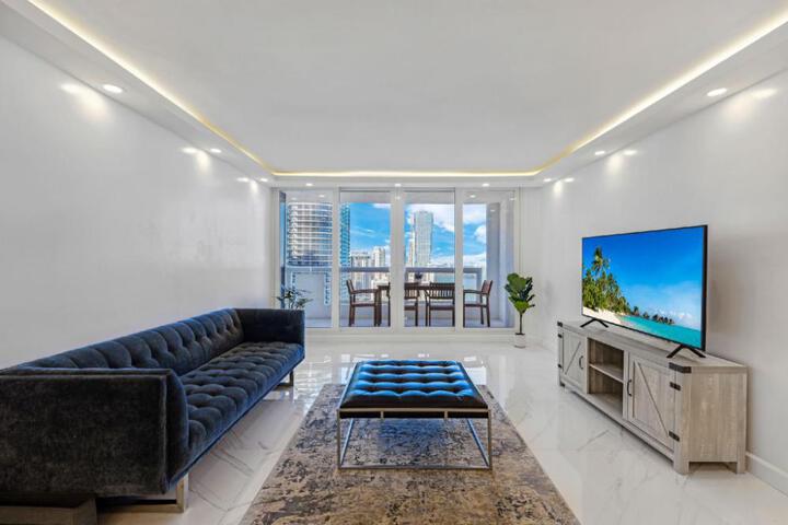 Serene and Modern Apartment Centrally Located in Miami, FL