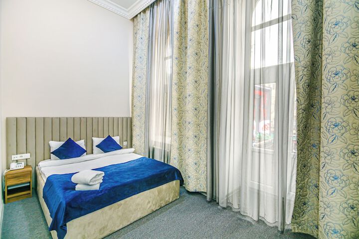 Room 5 of 79