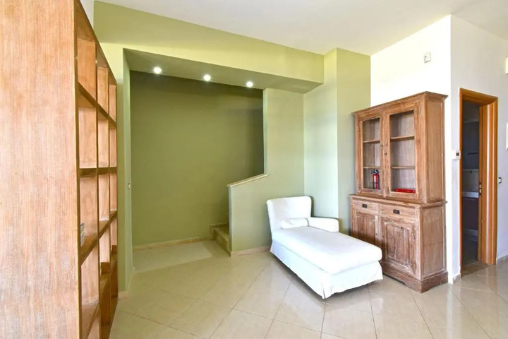Room 5 of 18